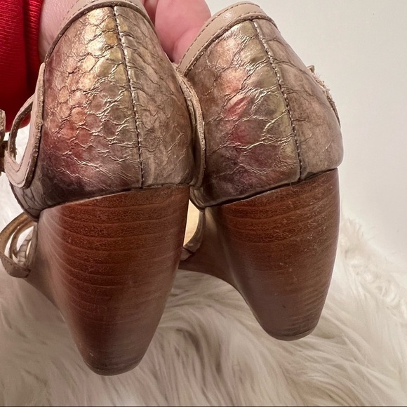 Seychelles Wedges Beige Strappy Gold Back Wooden Heel - Picture 7 of 10